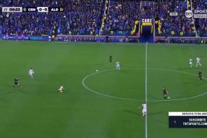 远程导弹！阿甲赛场惊现中圈线上超级世界波破门