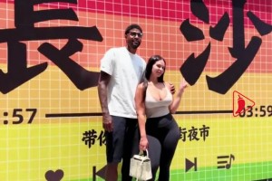 保罗·乔治与妻子同游长沙 爬岳麓山加嗦长沙米粉！ ...