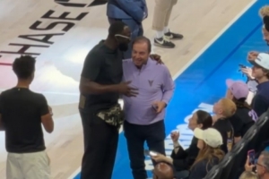 老板赠送续约强援！追梦现场观战WNBA 与拉科布亲密互动