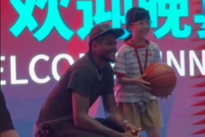 全网热议！杰伦·格林贴心举动点燃球迷心