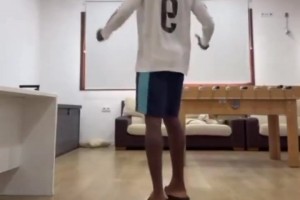 24年迪奥曼德晒出与姆巴佩交换的球衣，喜提偶像原味球衣~