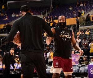 哈登、詹姆斯、库里谁才是现役40+先生之冠？三点拆解现役球员常规赛40+次数榜