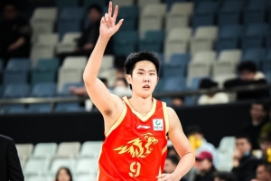 争议判罚引热议：山西男篮新援赵嘉仁加盟，比赛转折点成焦点
