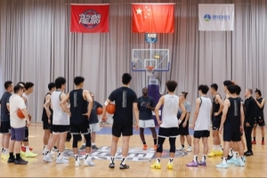全网热议！广州龙狮新帅首练引发球迷狂欢
