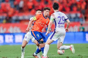 战报：泰山2-1逆转津门虎，克雷桑绝杀