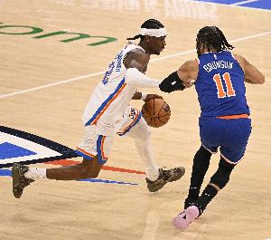 亚历山大：禁区冲击展现篮球魅力 父亲力挺其罚球风格